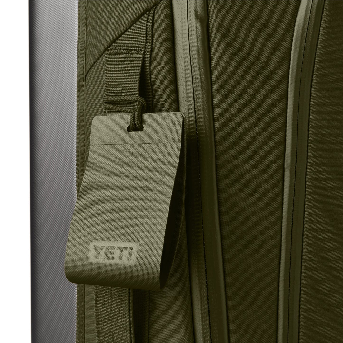 35L/22" Carry-On Luggage - US 2106